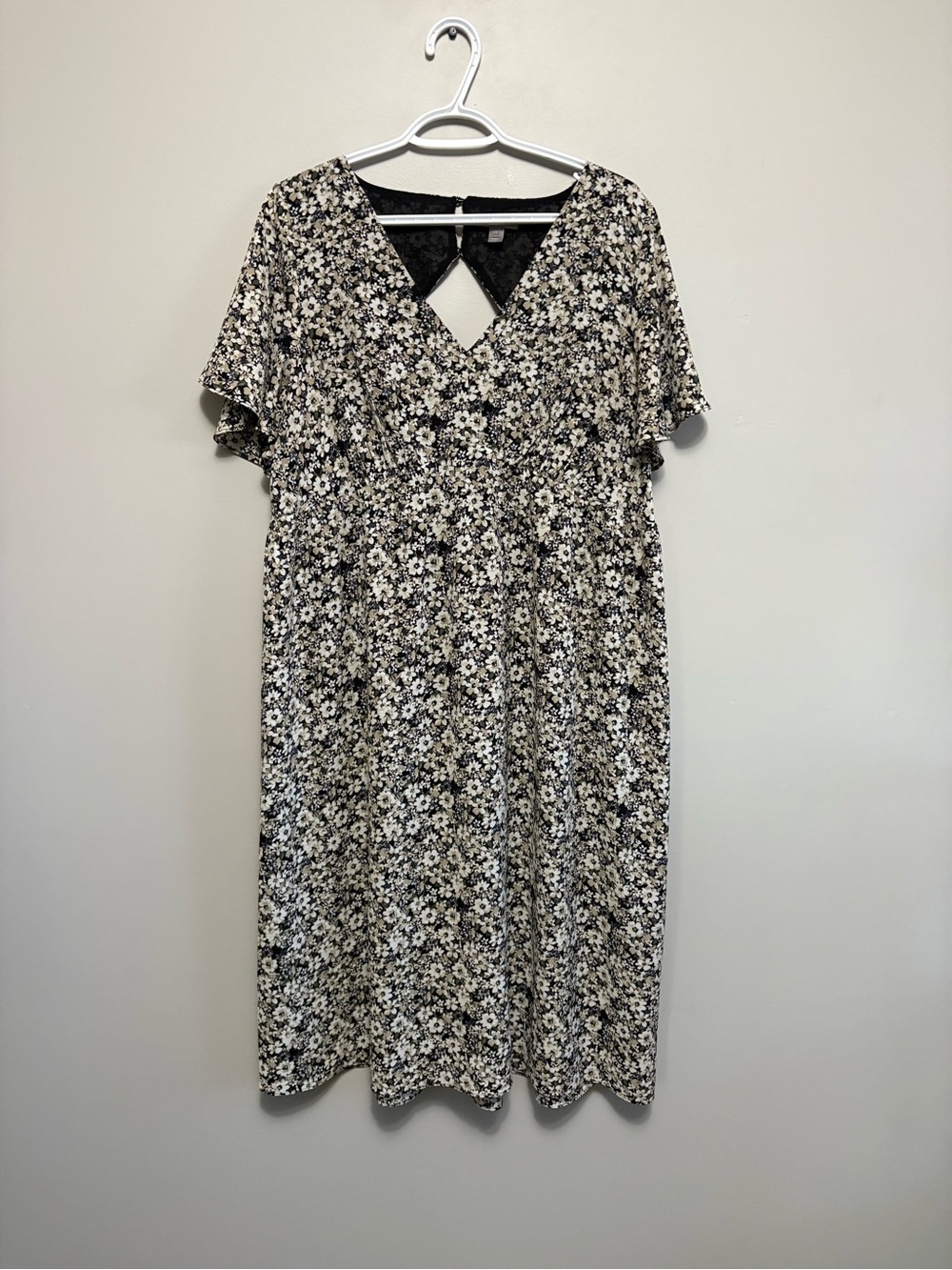 Floral V-Neck Midi Dress Size L